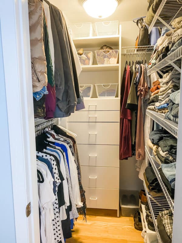 picture of a clean and organized closet