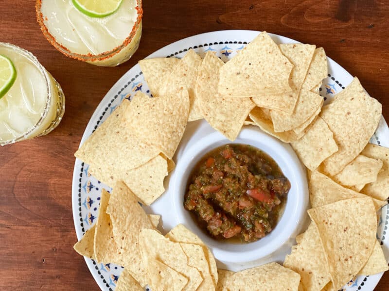 picture of my healthy restaurant style salsa with chips and two margaritas