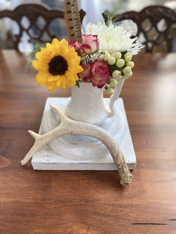 a small simple floral arrangement with flowers from the grocery store for a stress-free thanksgiving