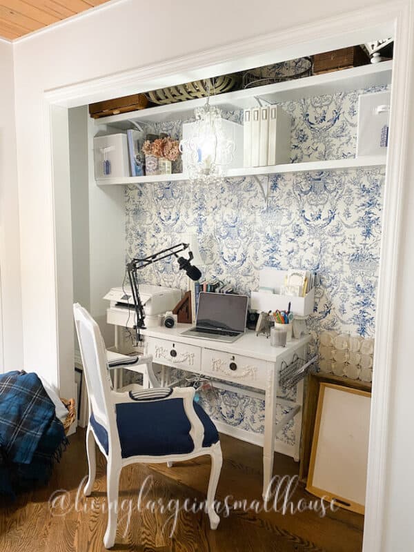 a photo of the closet turned desk in the one room challenge