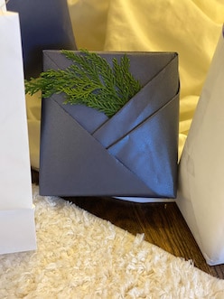 Using Simple Kraft Paper for Holiday Gift Wrapping