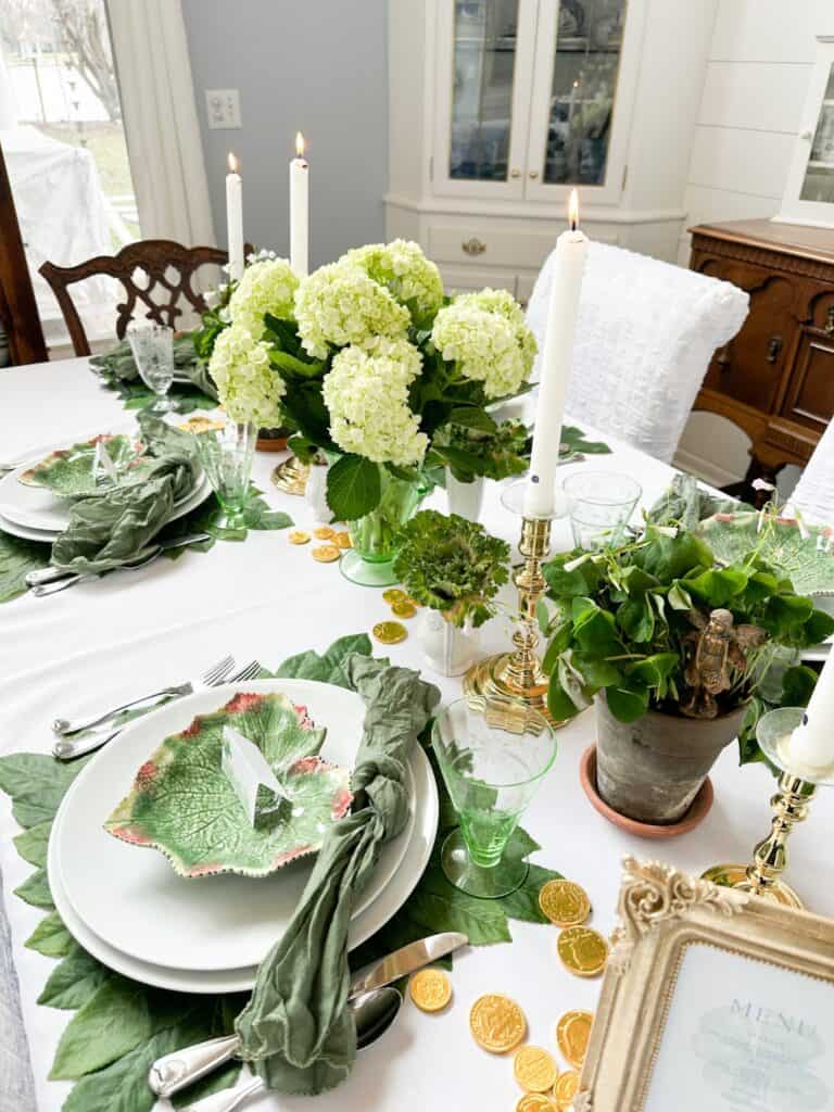 Simple St. Patrick's Day Table Setting Ideas (Beautiful & Easy to Copy ...