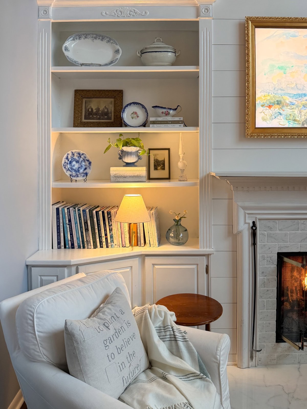 Built-in bookshelves with four shelves before restyling